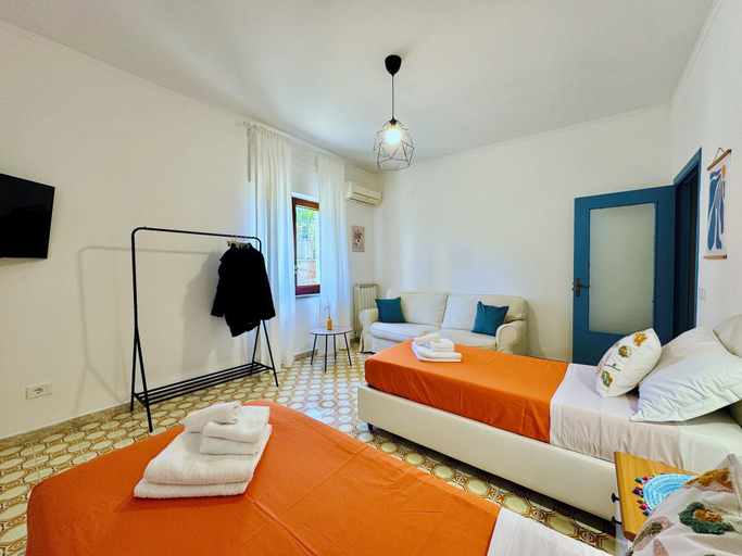 Bedroom 2, YourHome - Casa Gennarì, Napoli