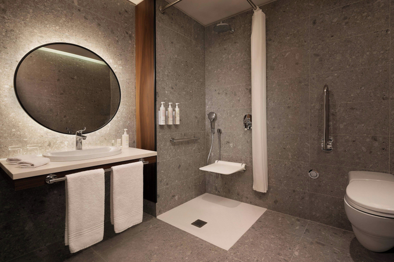 Bathroom 5, Milan Marriott Hotel, Milano