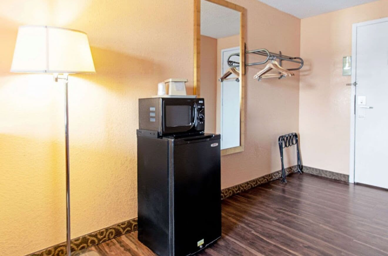 Others 3, Utica Stay Inn, Oneida