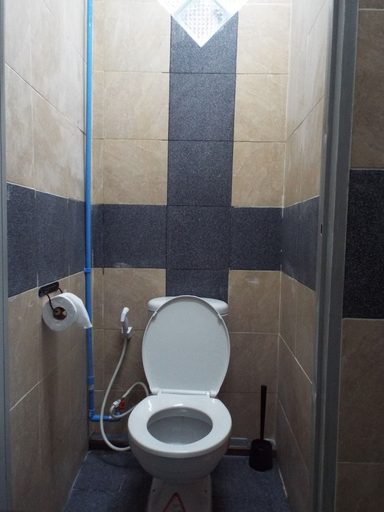 Bathroom 3, Hostel 24, Phra Khanong