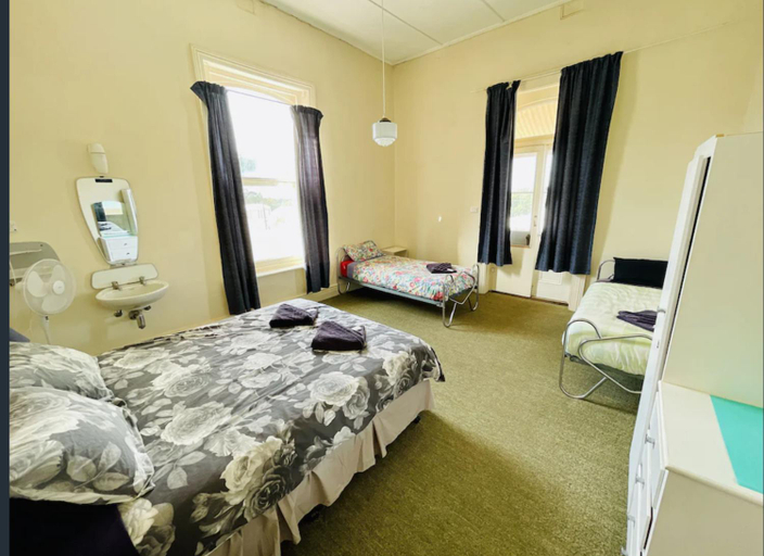 Bedroom 4, Wilmington Hotel, Mount Remarkable (DC)