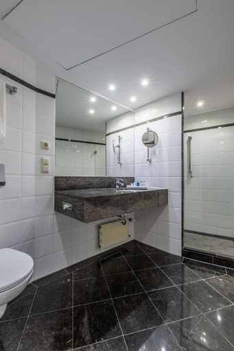 Bathroom 14