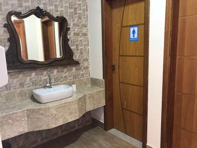 Bathroom 3, Hotel Kaeru, Avare