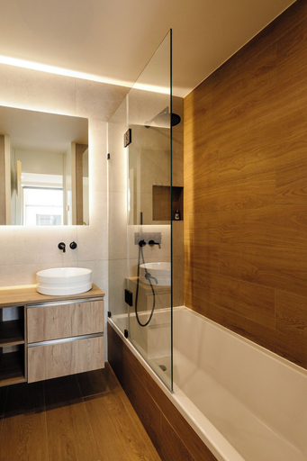 Bathroom 3, Swellnest, Mafra