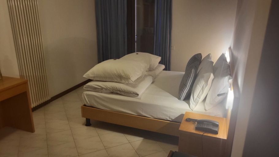Bedroom 5, Villa Josefine Fron Lake - Adults Only, Verona