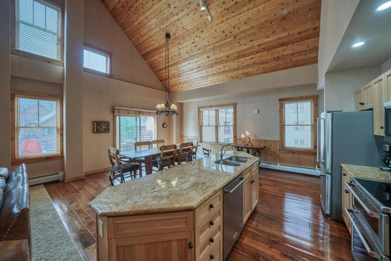 Dining Room 28