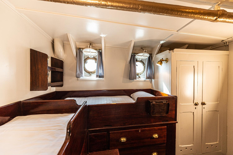 Bedroom 2, Das Feuerschiff, Hamburg