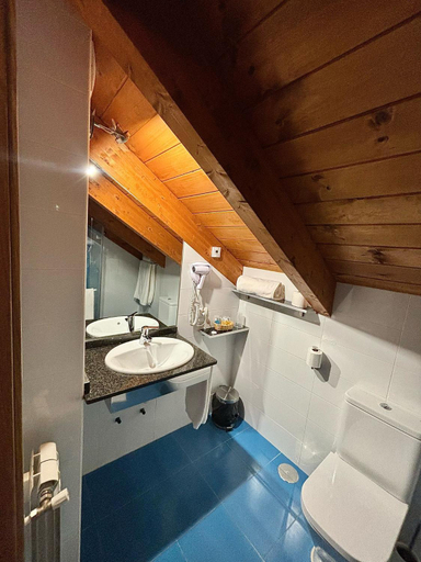 Bathroom 3, Hotel Molina Real, León