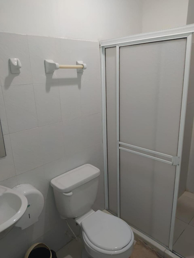 Bathroom 4, Hotel Calarca N2, Montería