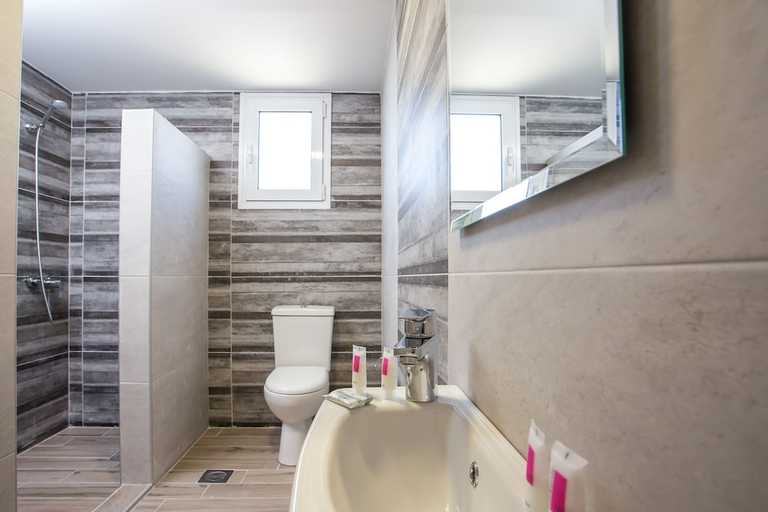 Bathroom 2, Anika Studios, South Aegean