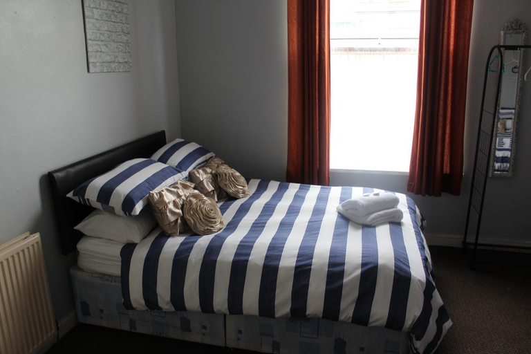 Bedroom 2, The Vale Hotel, Kingston upon Hull