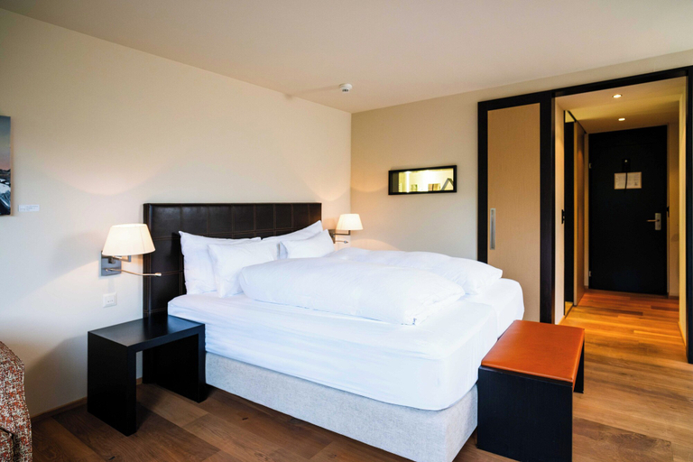 Bedroom 4, Hotel Seepark Thun, Thun