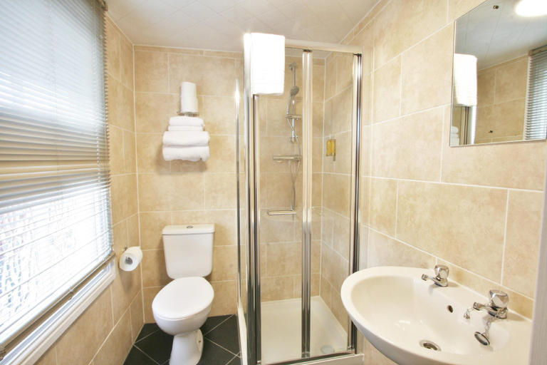 Bathroom 2, Central Hotel, Gloucestershire