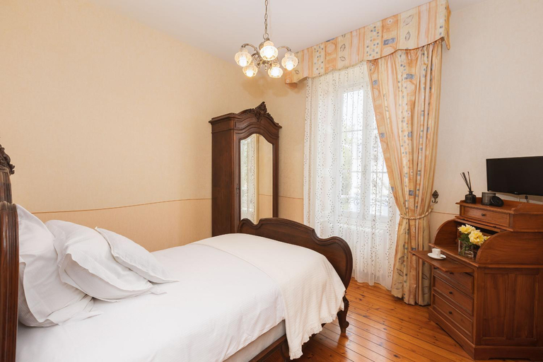 Bedroom 2, Chateau de la Richerie - proche Puy du Fou, Vendée
