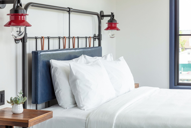 Bedroom 2, Hammetts Hotel, Newport