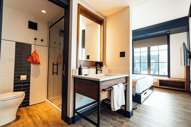 Bathroom 4, Hammetts Hotel, Newport