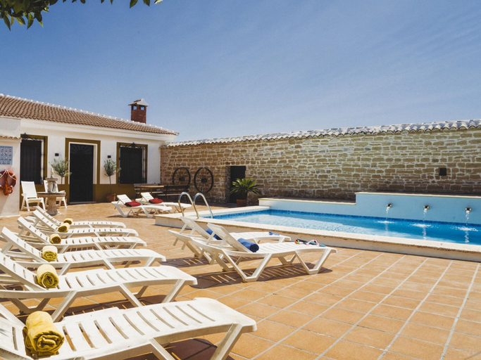 Room 2, Campi a Villa Alicia, Jaén