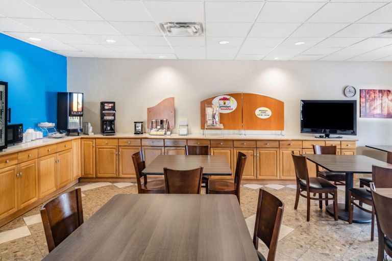 Food & Drinks 5, Super 8 by Wyndham Columbia, Maury