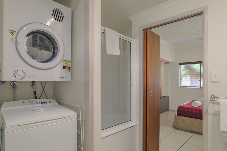 Bathroom 5, Southern Cross Atrium Apartments, Cairns