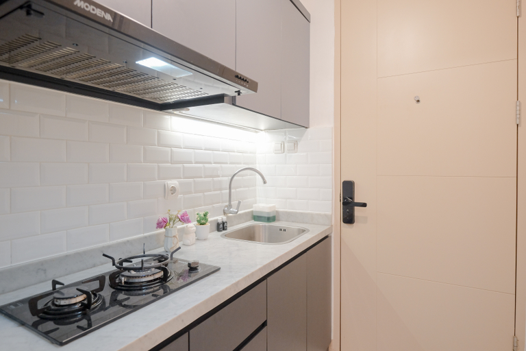 Others 2, Comfort and Compact Studio at Apartment Tokyo Riverside PIK 2 By Travelio, Tangerang