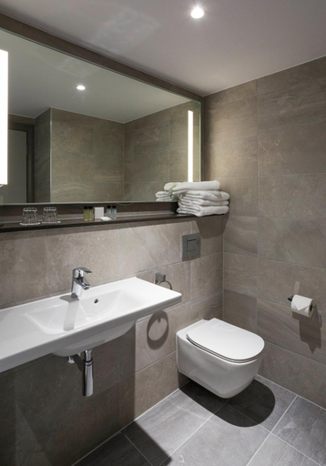 Bathroom 4, Maldron Hotel Kevin Street, Dublin