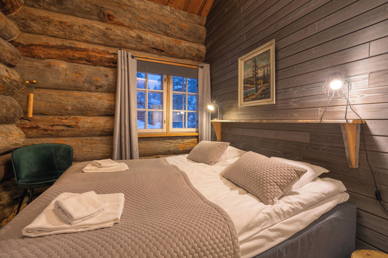 Bedroom, Kuukkeli Hirvas Suite, Lapland
