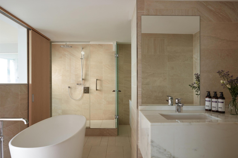 Bathroom 5, Hyatt Regency Paris Etoile, Paris