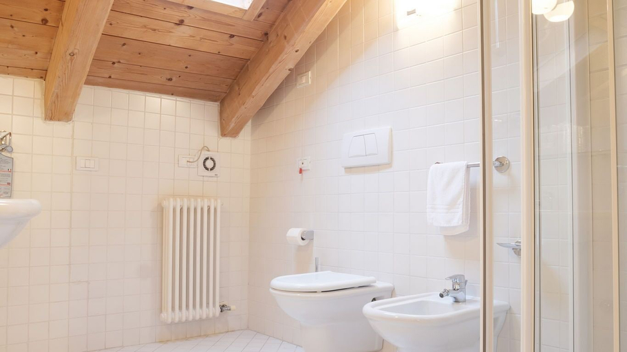 Bathroom 4, Casa Moresc, Trento
