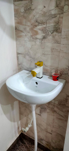 Bathroom 4, Dhanwantari nivas, Varanasi