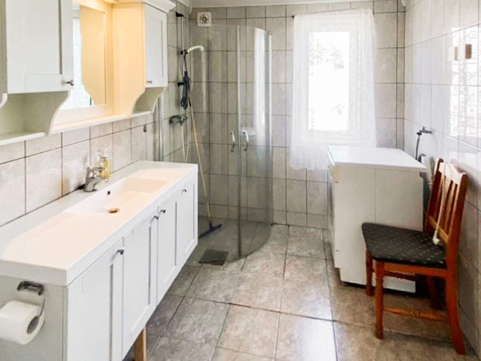 Bathroom 3, person holiday home in VEVANG-By Traum, Eide