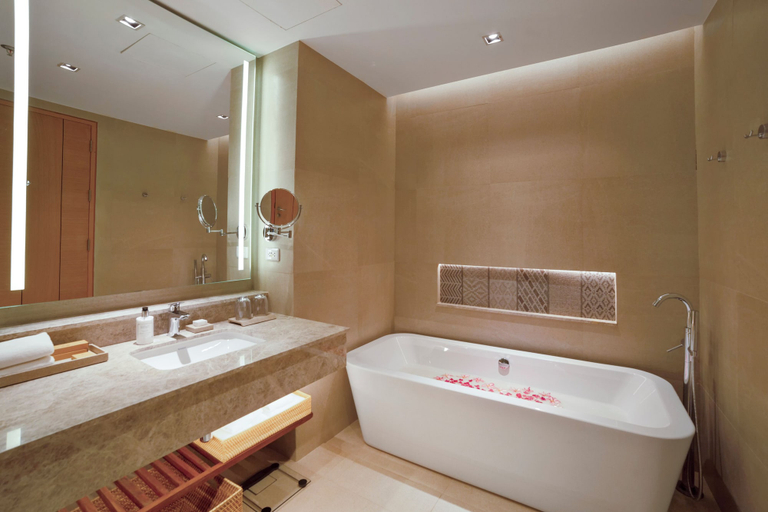 Bathroom 5, Modala Beach Resort, Panglao