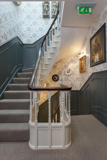 Public Area 3, The Clerk and Well, London