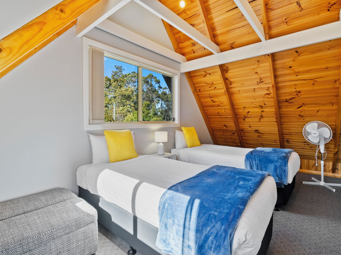 Bedroom 3, Four Seasons Waterfront Villas, Tasman
