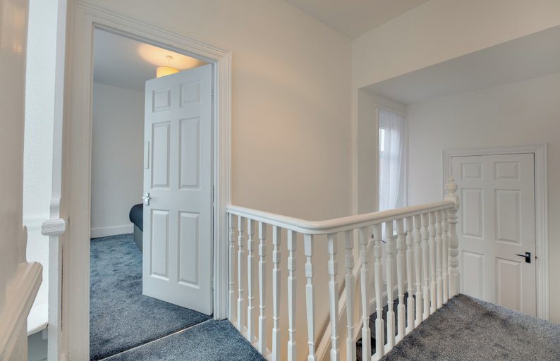 Others 2, Mauve Modern 3-Bedroom Home in Newcastle, Newcastle upon Tyne