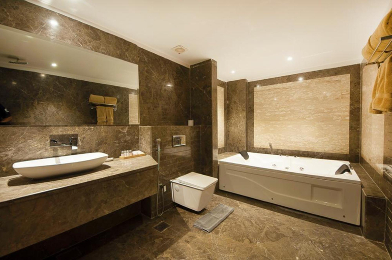 Bathroom 4, The Palm Court, Ludhiana