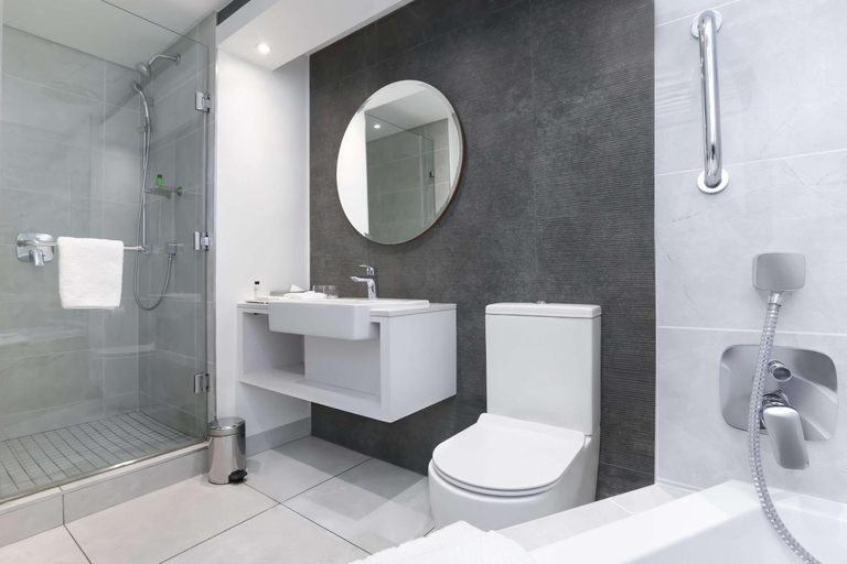 Bathroom 4, Garden Court Mthatha, O.R.Tambo
