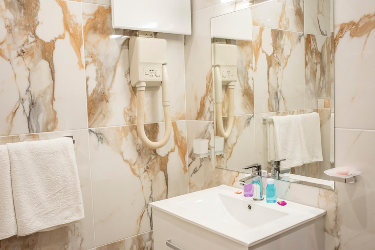 Bathroom 3, Enika Hotel, Tryavna
