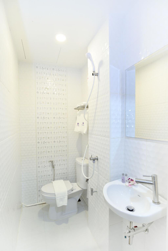 Bathroom 12