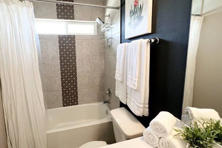 Bathroom 4, Cozy Apartment in Austin by The Key Rentals, Travis