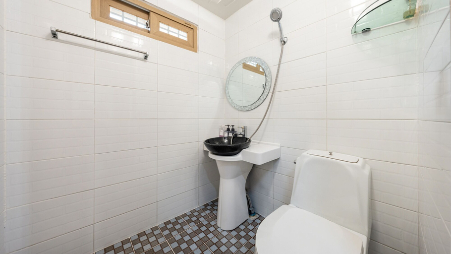Bathroom 4, Gapyeong Iris Pension, Gapyeong