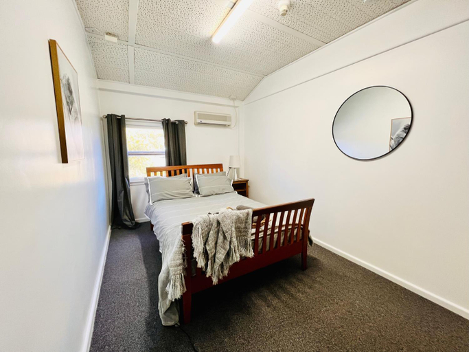 Bedroom 2, Talbingo Lodge - Selwyn Accommodation, Tumut