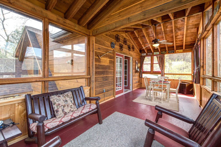 Others 5, Lazy Cub Lodge, Sevier
