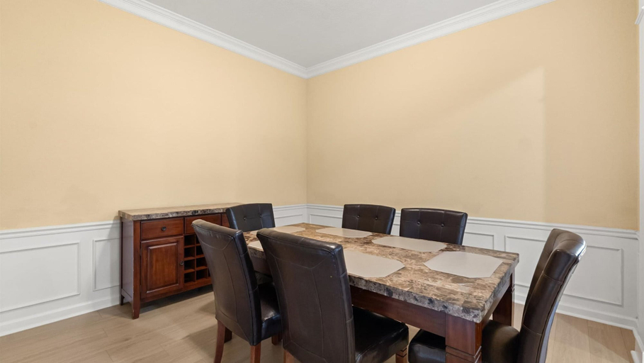Room 2, Walk to Epic Universe and Occc From This Condo, Orange