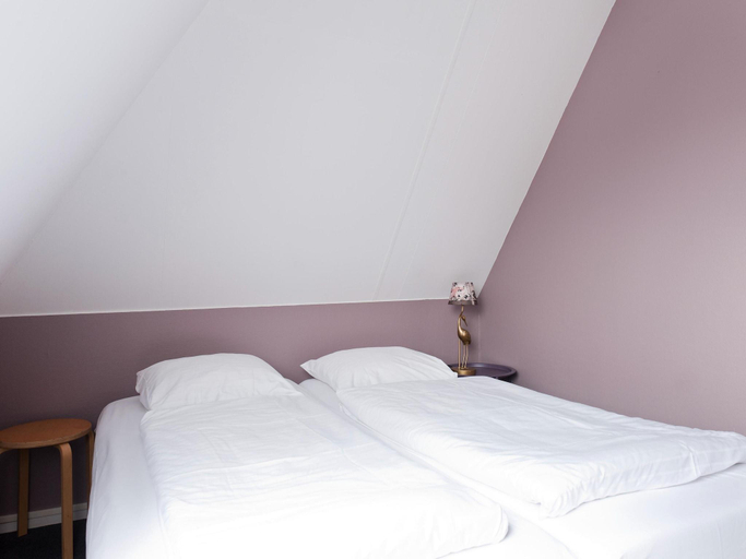 Bedroom 2, Bungalow near De Alde Feanen with Spa, Tytsjerksteradiel
