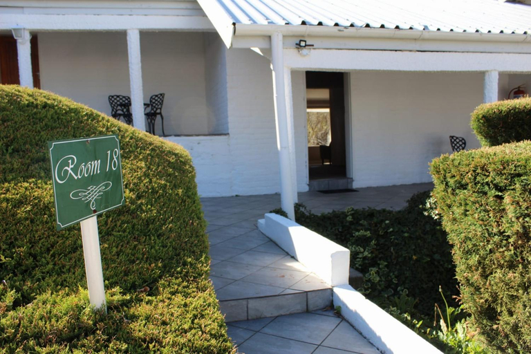 Others 4, mountain shadows hotel, Chris Hani