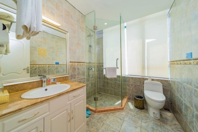 Bathroom 4, Junyi Chain Hotel (Sichuan Media College), Chengdu