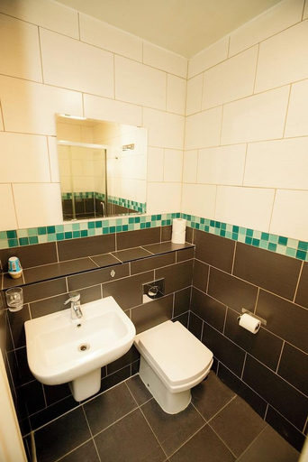 Bathroom 3, Comfotel BLU, London