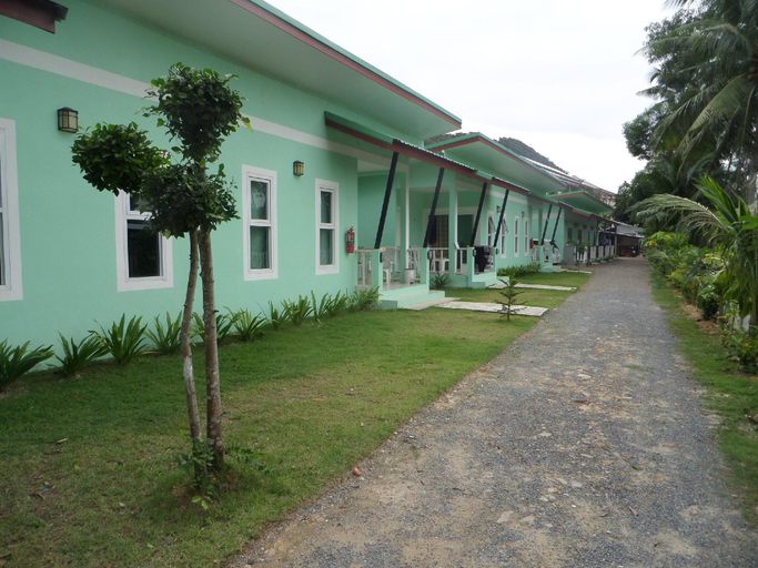 Exterior 21