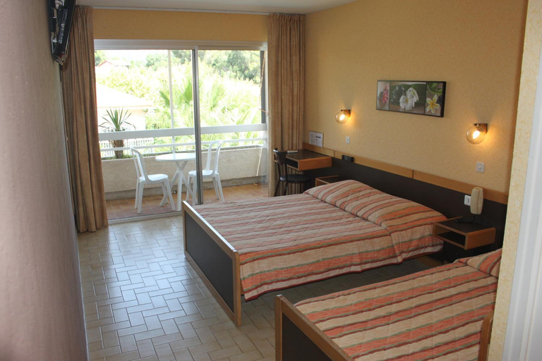 Bedroom 3, Hotel de la plage, Var