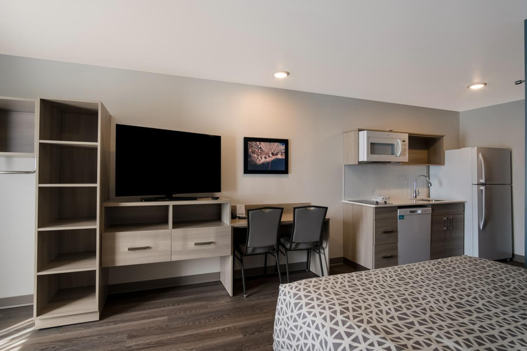 Bedroom 3, WoodSpring Suites Grand Rapids Kentwood, Kent